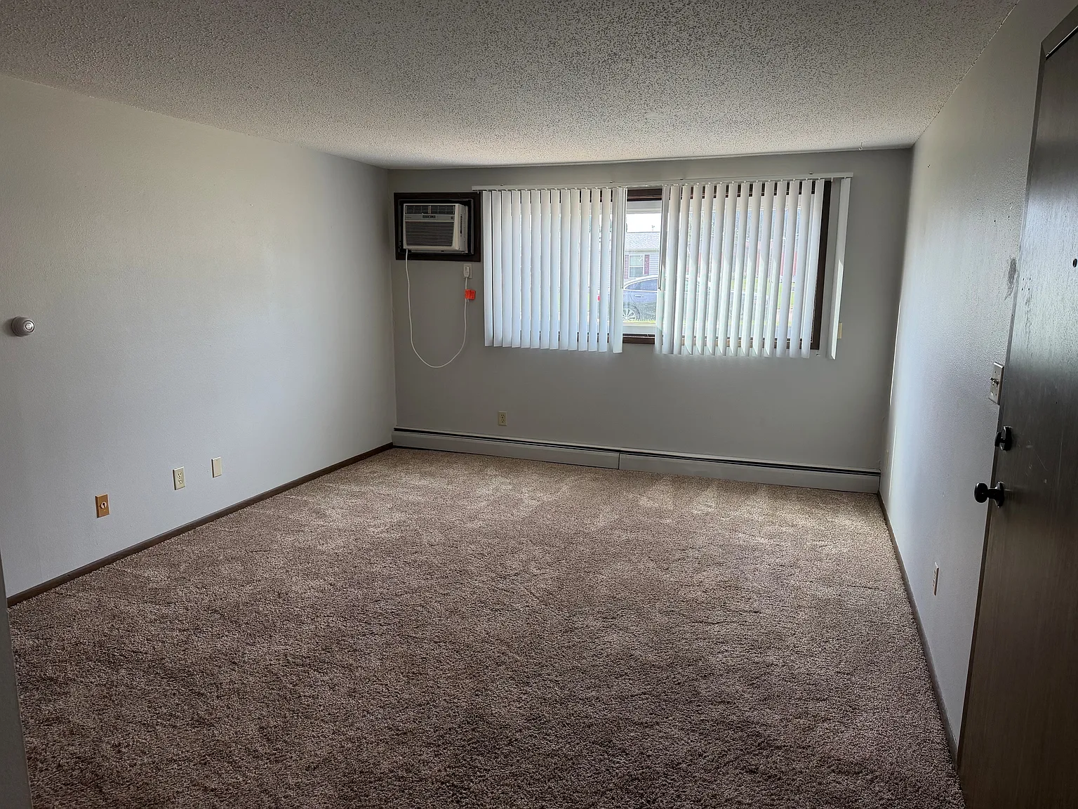2 bed, 713 sqft, $900 — Photo 2