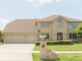 11303 Twin Lakes Dr, Orland Park, IL 60467