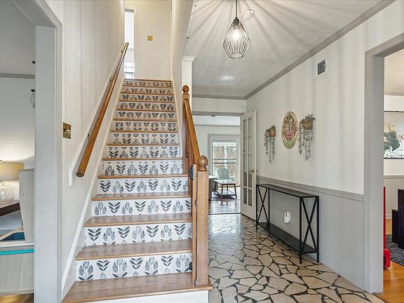 2nd image of 5589 Hinton Ave