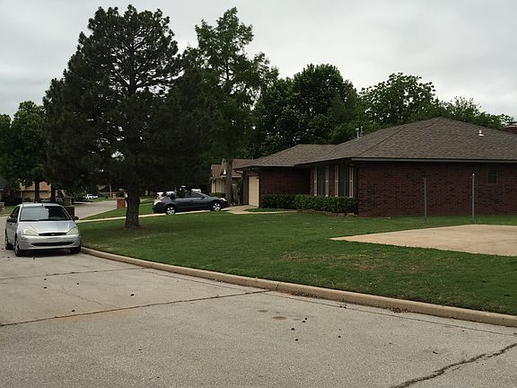 2nd image of 801 Willow Creek Cir