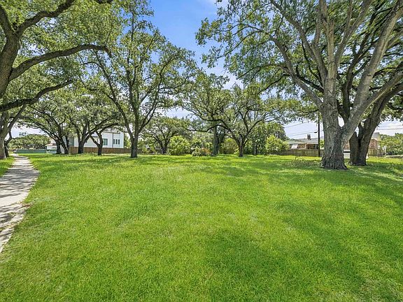 3rd image of 4827 Braesvalley Dr