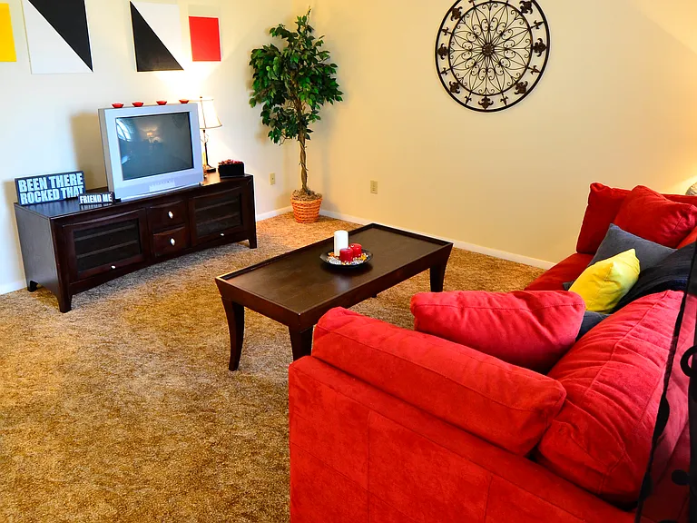 Evergreen Terrace Apartments — Photo 9