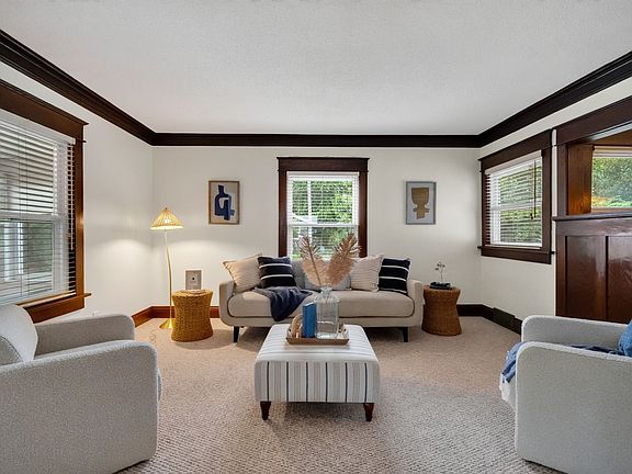 3rd image of 4433 Kingman Blvd