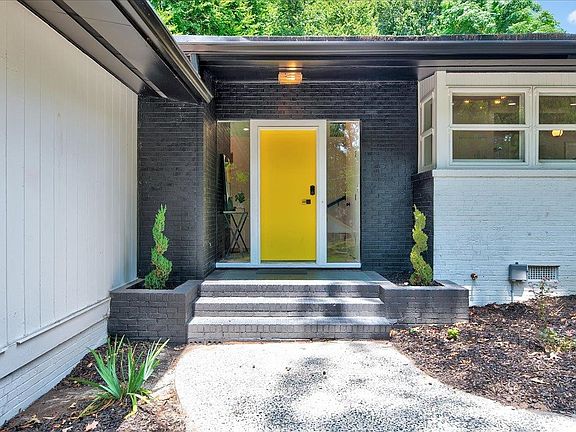 2nd image of 119 Masondale Ave