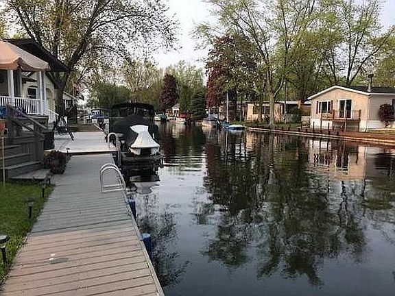 4th image of 2852 N Tamarac Dr