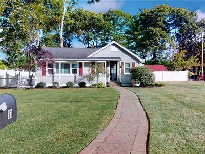 33 Elizabeth Avenue, Smithtown, NY, 11787