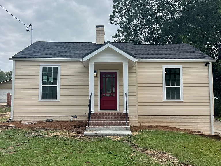 2390 Beecher Rd SW — Photo 2