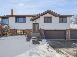 5547 Donegal Dr, Shoreview, MN 55126