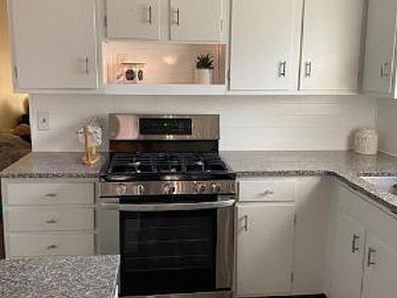 5th image of 2971 Myrtle St