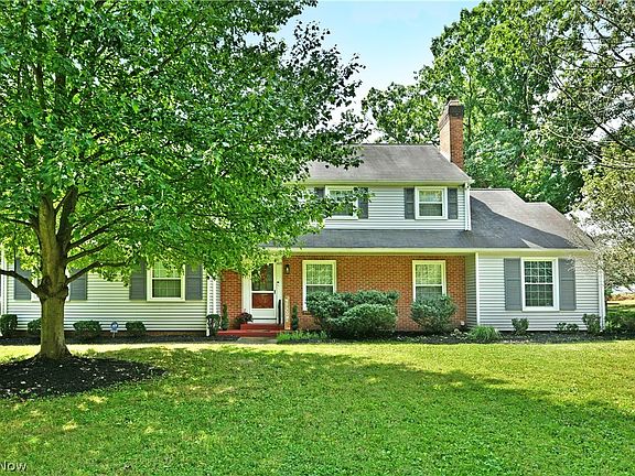 2nd image of 825 Ravine Dr