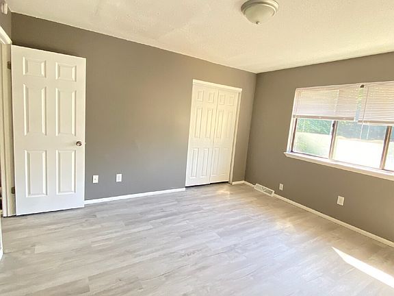 2nd image of 3211 Schuetzen Ln