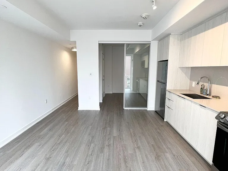 357 King St W #601 — Photo 6