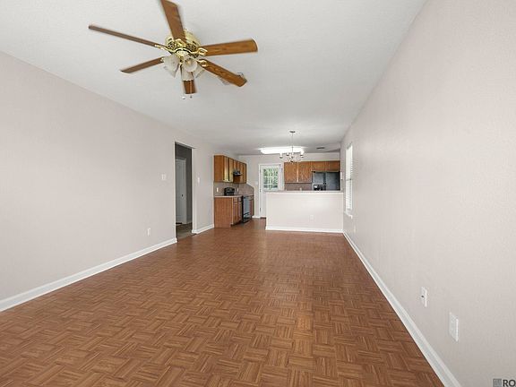 4th image of 23544 Wellington Ave