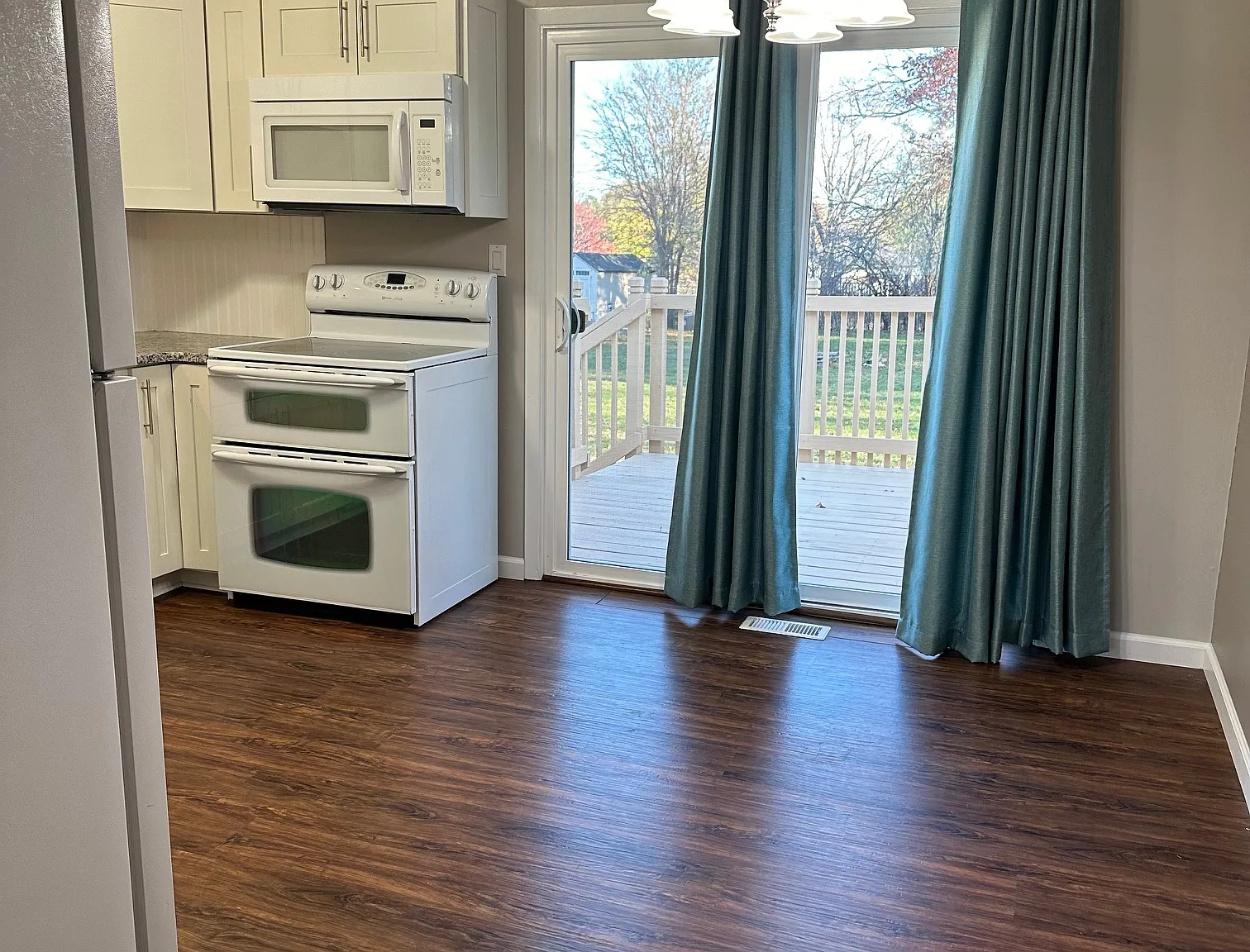 5 bed, 1643 sqft, $2,550 — Photo 3