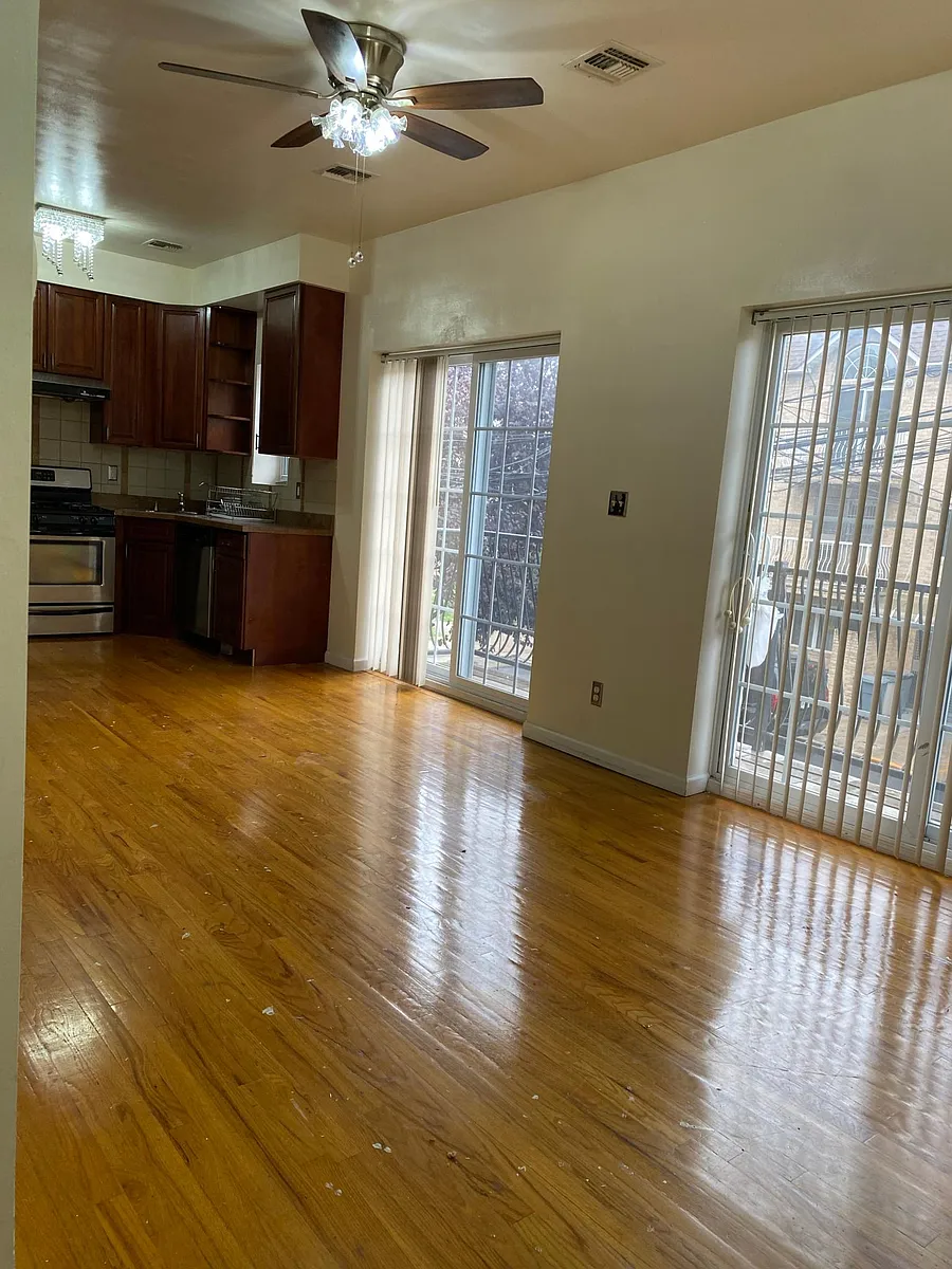 Building Photo - 71-74 161st St #2