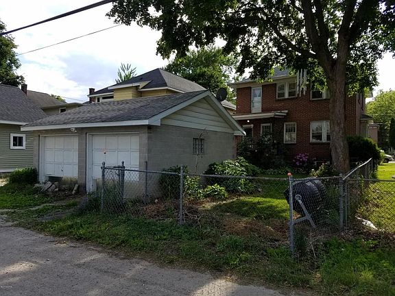 3rd image of 68 Richards Ave NW