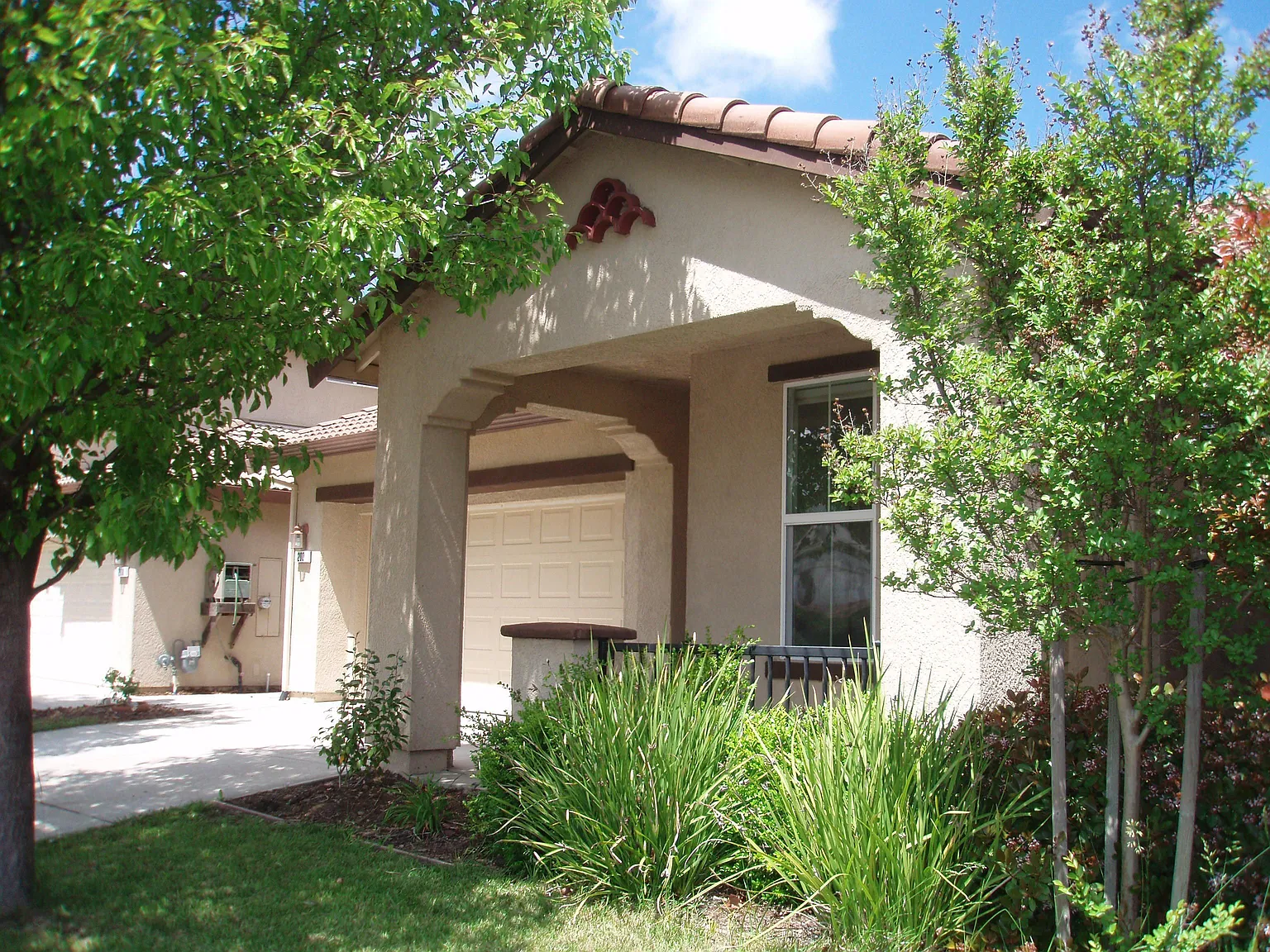 200 Greg Thatch Cir photo 1