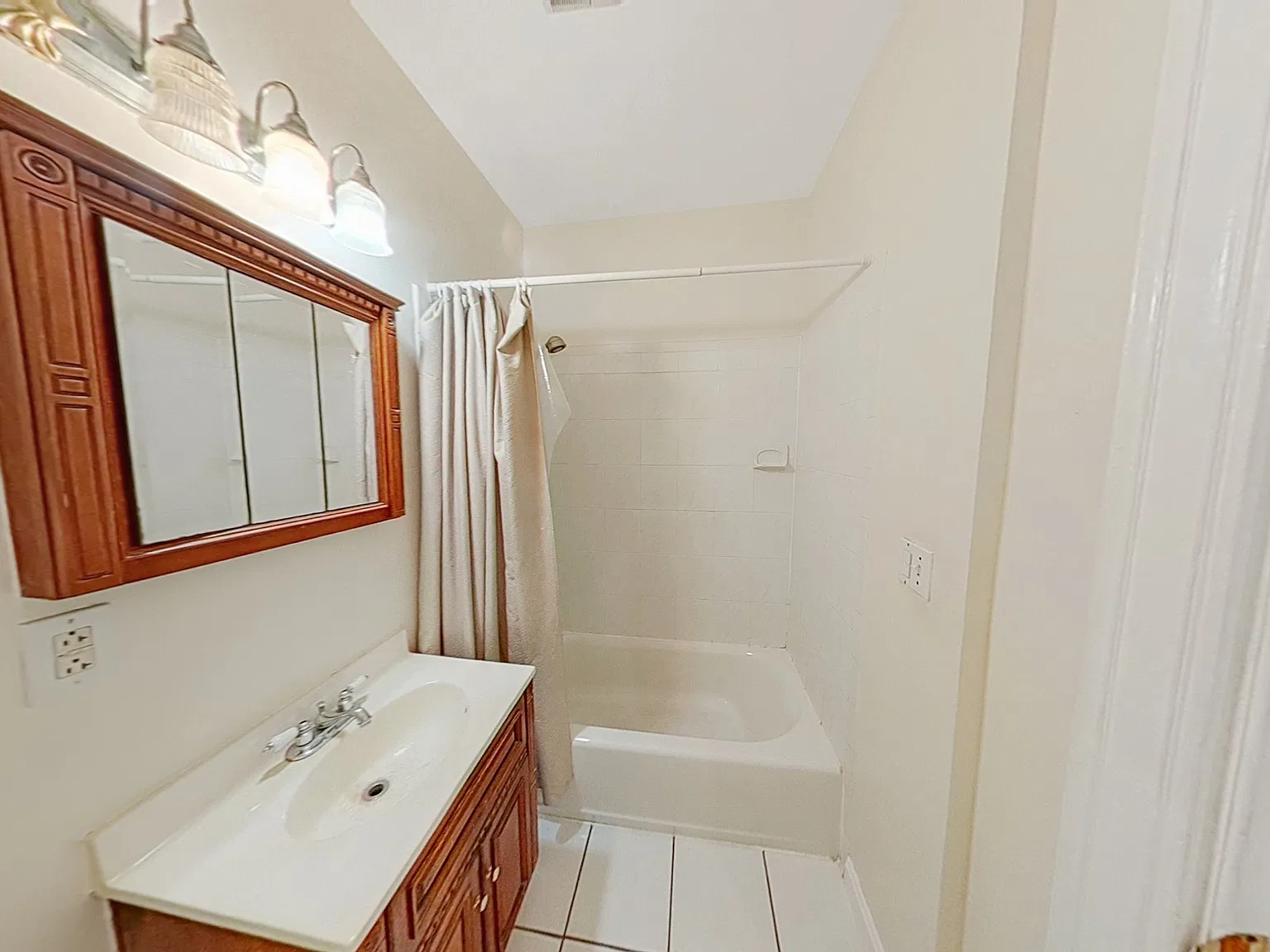 1538 Tremont St — Photo 2