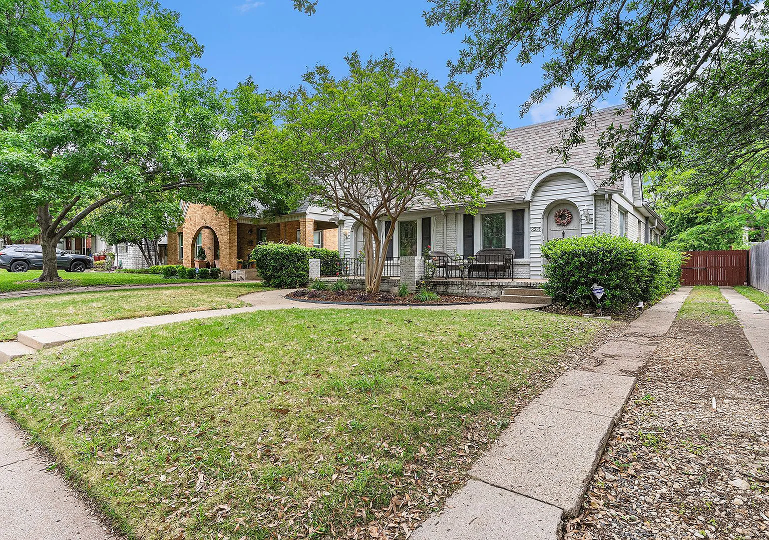 2-Bedroom Half-Duplex Near Tcu! — Photo 4