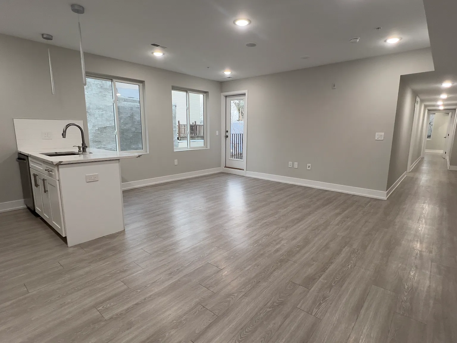 4 bed, 1200 sqft, $3,296 — Photo 2