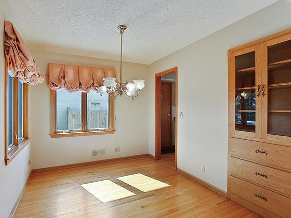 5th image of 7532 Fremont Ave S