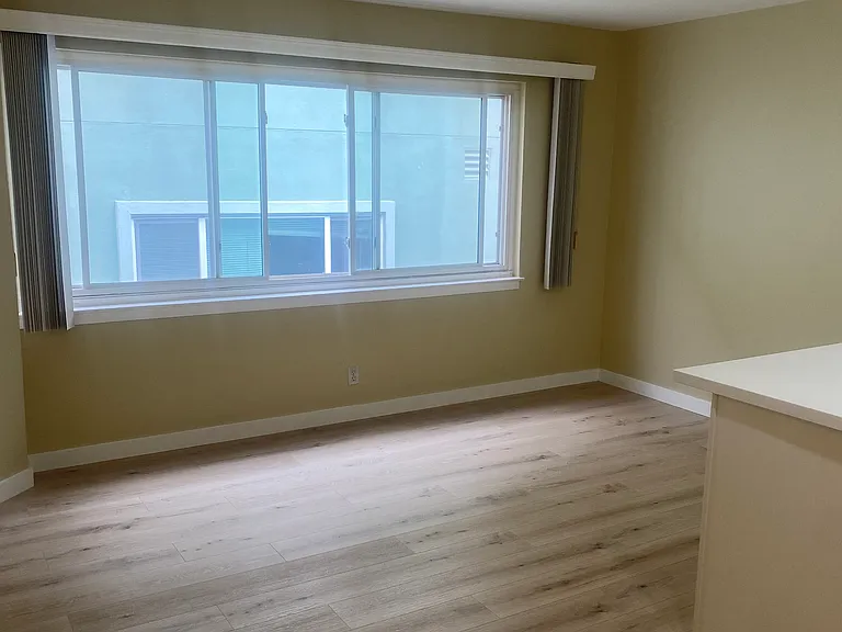 1634 Oxford St #305 — Photo 6