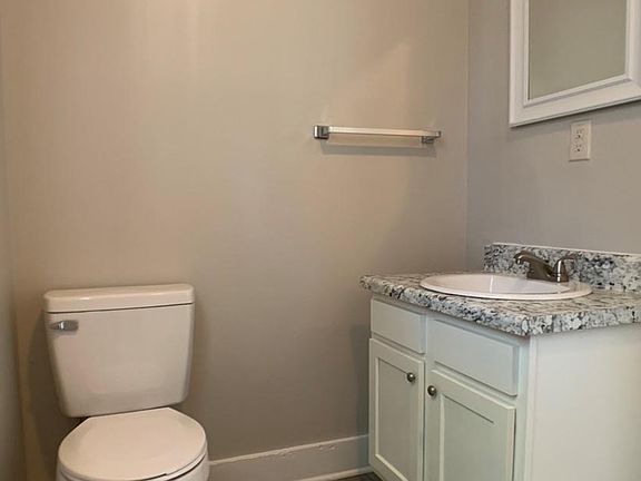 5th image of 3039 N Delaware St