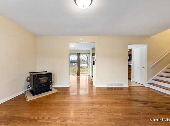 4th image of 29W056 Barnes Ave