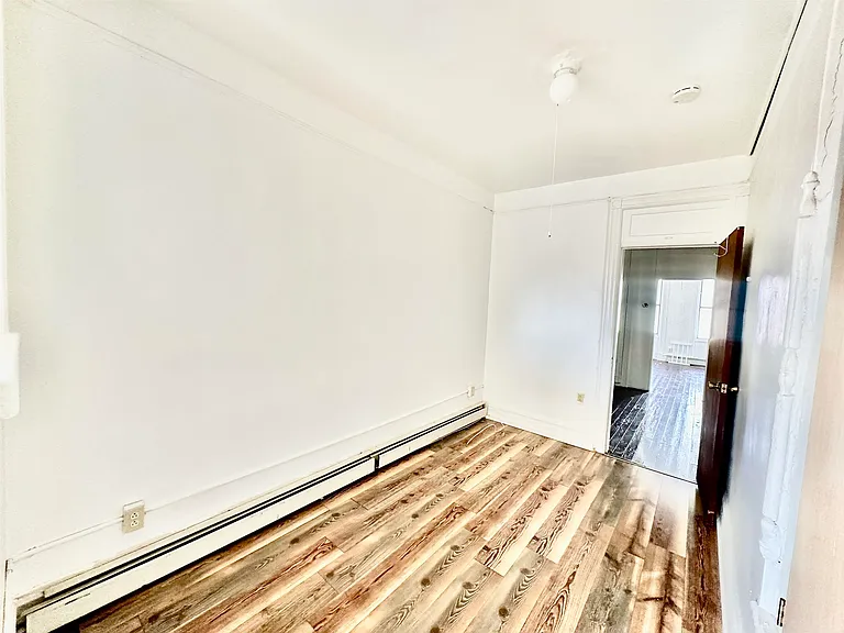 319 8th St #3R — Photo 3