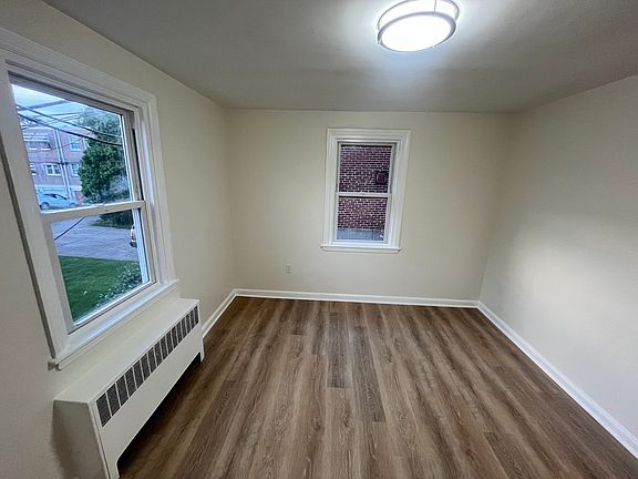 4th image of 6842 Oxford Ave Floor 1