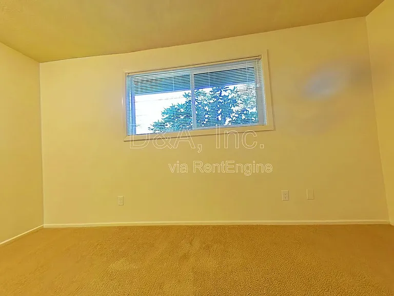 416 Ermine St SE — Photo 9