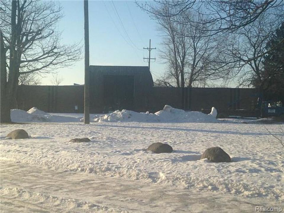 2nd image of 18111 Telegraph Rd