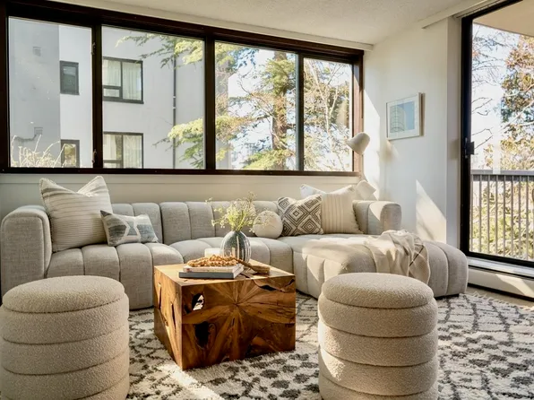 1740 Comox St #503, Vancouver, BC V6G 2Z1