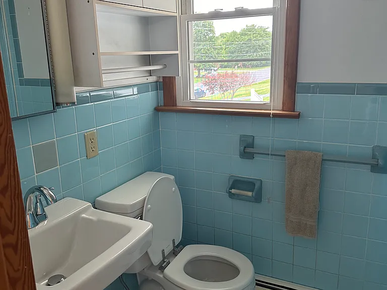 561 Broadview Dr — Photo 15