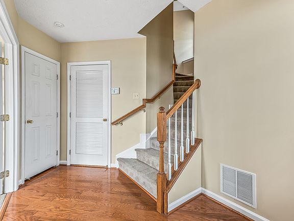 Elegant Entrance Foyer