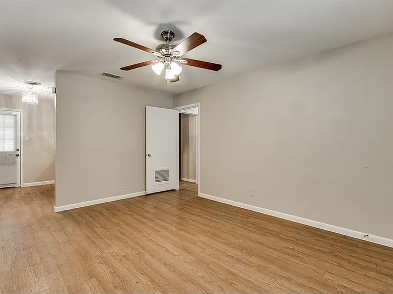 404 Franklin Blvd #A — Photo 6
