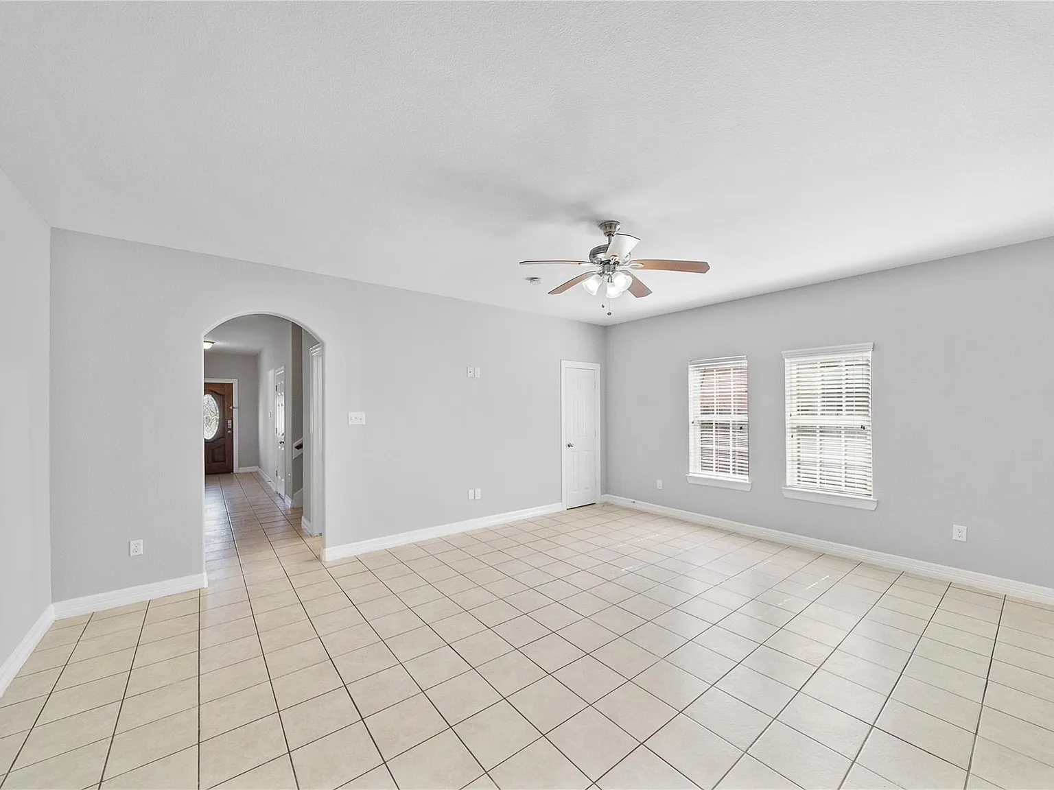 3 bed, 2.5 bath, 1882 sqft, $2,400 — Photo 4