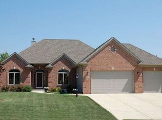 858 River Ridge Cir, Waterford, WI 53185