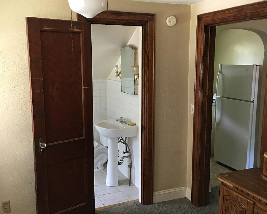 1st image of 417 Allen Dr #B