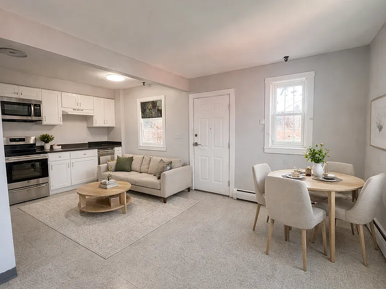 195 Affleck St — Photo 3