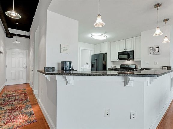 4th image of 123 College Pl Unit 701