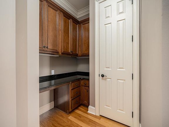 4th image of 820 N Thompson Ln Suite 2C