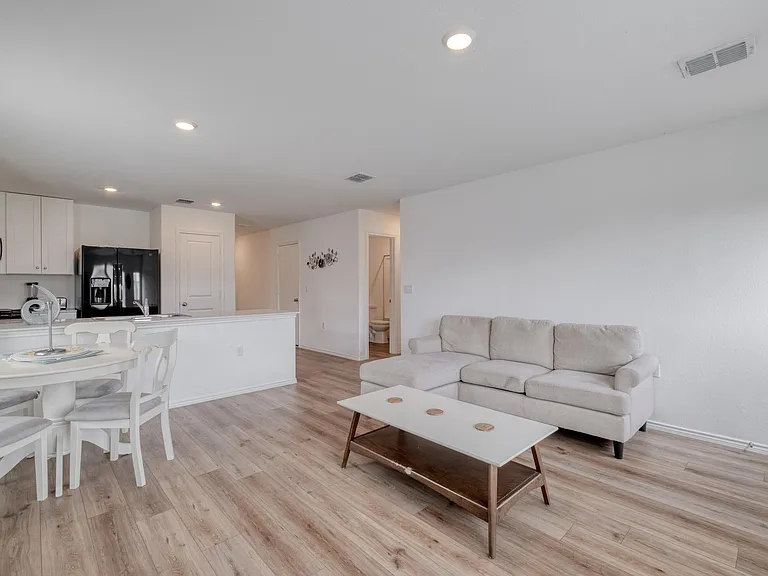 2516 Carpathian Cv — Photo 12