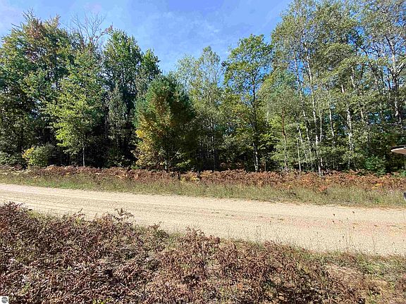 2nd image of 0 Hiawatha Trl #385