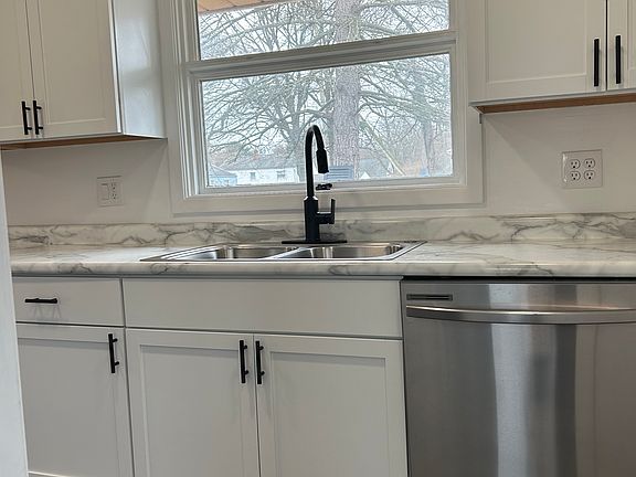 2nd image of 1524 Collinwood Cir
