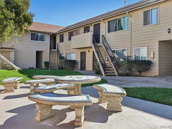 5th image of 1284 Holly Ave