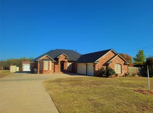 1300 Lost Creek Dr, Moore, OK 73160