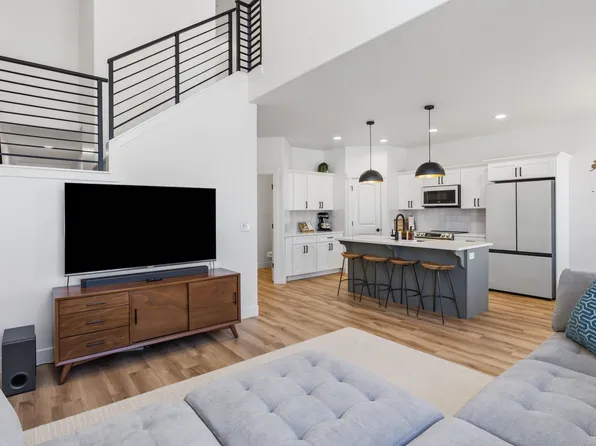 3904 W Canyon Falls Dr, Lehi, UT 84043