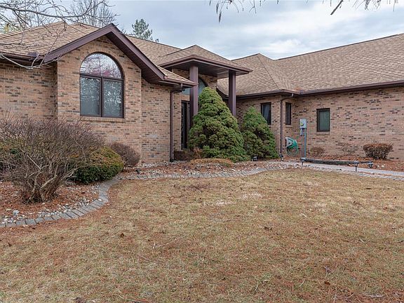 2nd image of 701 Crestview Dr