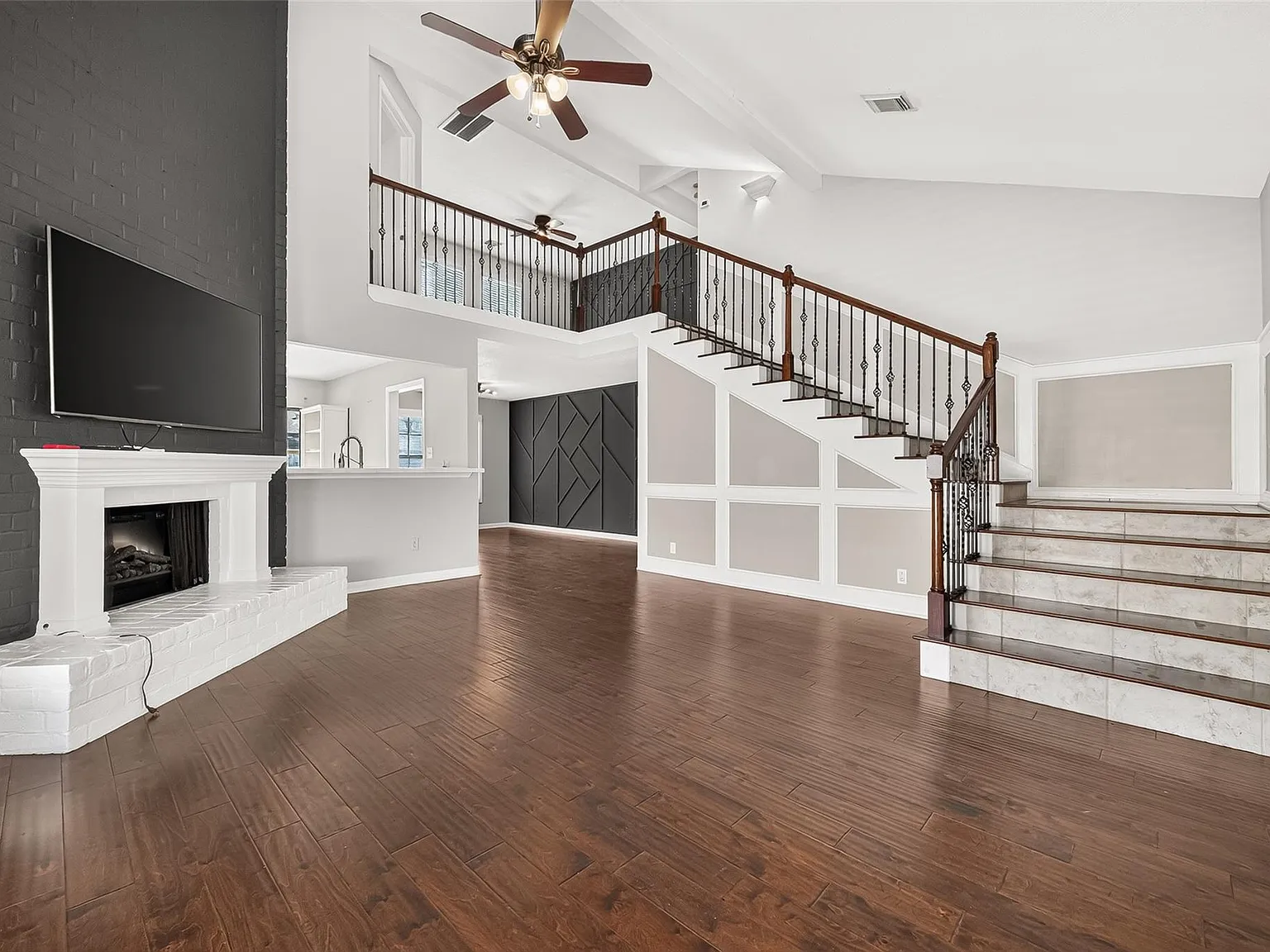 3 bed, 2.5 bath, 1864 sqft, $2,400 — Photo 4